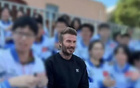 貝克漢姆上海七寶中學(xué)觀球握手