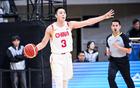 中國男籃大勝關(guān)島48分，三人首秀得分，雙大學(xué)生為國爭光。