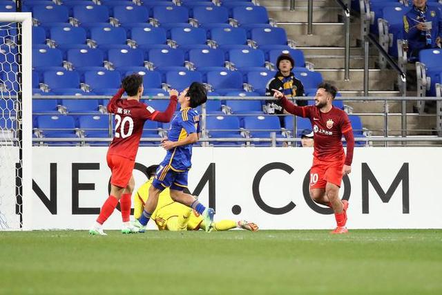 亞冠，巴爾加斯帽子戲法，海港10人勝蔚山。