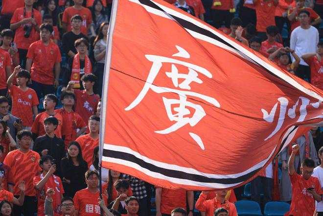 梅州中超追山東，老崔上海冬訓(xùn)因。功夫河北獨(dú)苗顯。