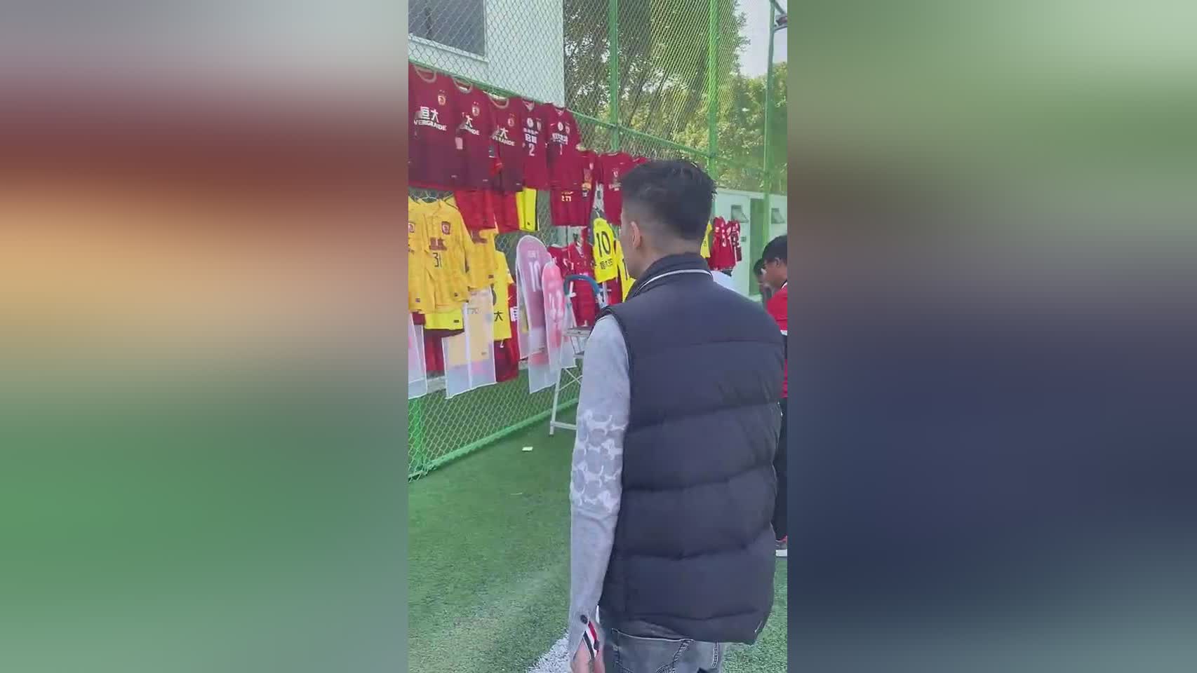 馮俊彥告別視頻，背景音樂《再見》