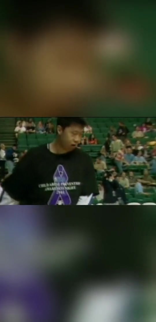 身體天賦頂級(jí)！之前王治郅在獨(dú)行俠時(shí)候賽前熱身秀360轉(zhuǎn)體扣籃