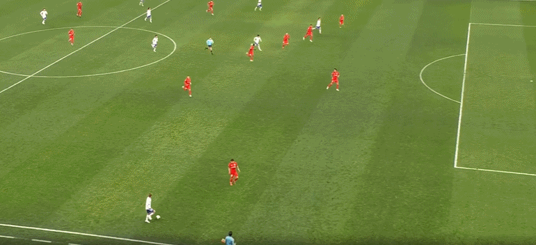 天野純破門(mén)，海港0-2落后橫濱水手，連續(xù)丟球后撞射得手。