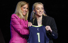 WNBA新?tīng)钤?，達(dá)拉斯飛翼選佩奇，康涅狄格奪冠美女球員。