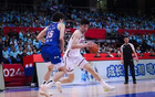 余嘉豪22歲加盟西甲畢爾巴鄂，曾挑戰(zhàn)NBA，西班牙特訓(xùn)，助中國男籃備戰(zhàn)亞洲杯。