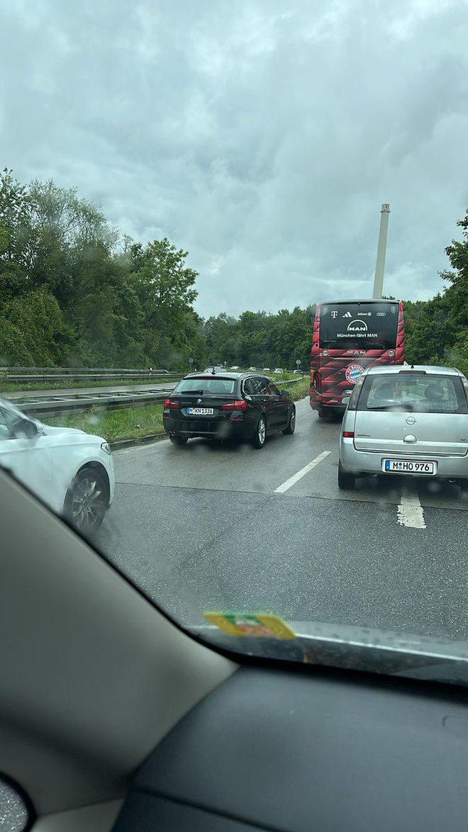比賽近，拜仁大巴堵路，能否及時趕到？