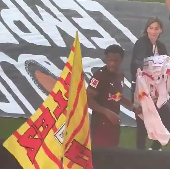 朗斯主場，奧蓬達備戰(zhàn)，贈球迷球衣！